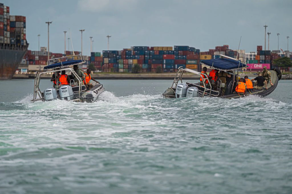 Vol de carburant à la base navale de Cotonou : 04 militaires et 02 commerçants condamnés