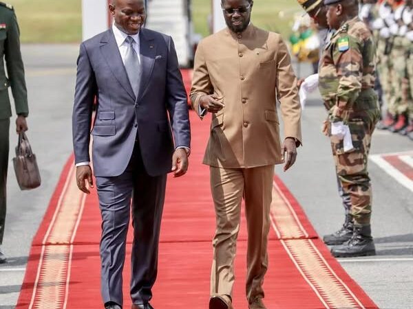 Sénégal–Gabon : Diomaye Faye salue l’investiture de Brice Clotaire Oligui Nguema