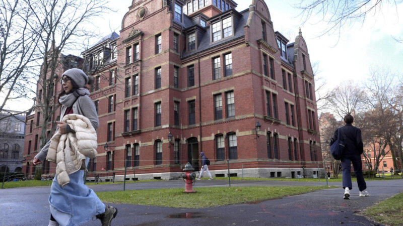 Trump retire à Harvard le droit d’accueillir des étudiants étrangers