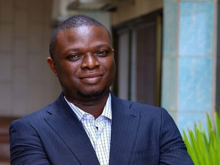 Bénin : la police perquisitionne le domicile de Julien Kansou, écrivain et opposant politique