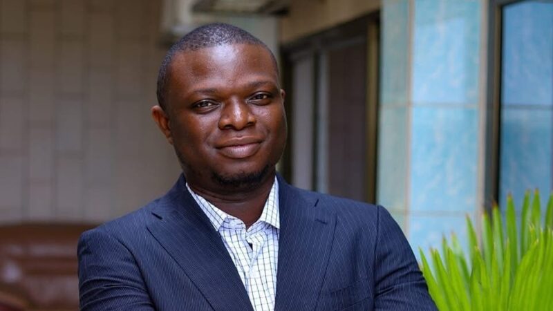 Bénin : la police perquisitionne le domicile de Julien Kansou, écrivain et opposant politique