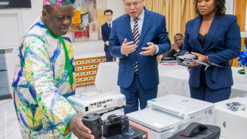 Bénin : Don de matériels informatiques de la Chine au parlement
