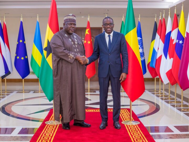 Diplomatie : Olushegun Bakari reçoit le nouvel ambassadeur du Ghana et la représentante du FIDA