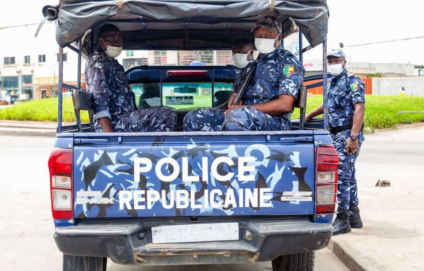 Abomey-Calavi : Deux jeunes filles interpellées pour un présumé vol dans un commissariat