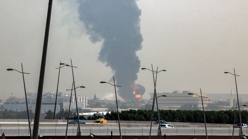 Conflit au Moyen-Orient : Des drones frappent le port pétrolier de Fujairah et l’aéroport de Dubaï