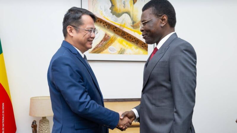 Assemblée nationale : Joseph Djogbénou reçoit les ambassadeurs de France et de Chine