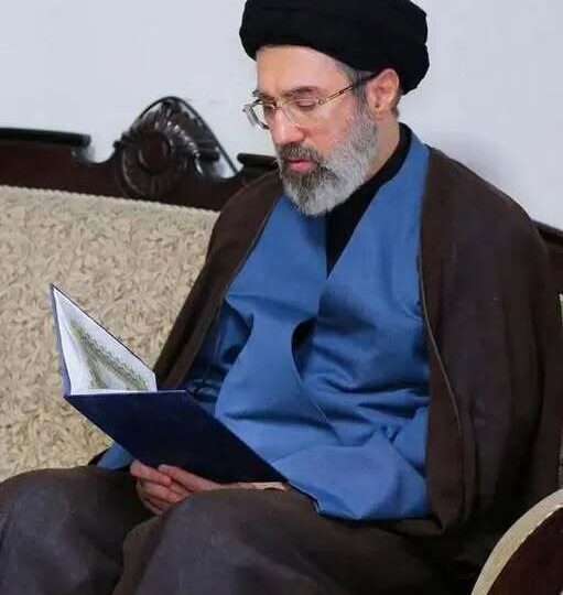 Mort d’Ali Khamenei en Iran : Vers une succession incertaine et une stratégie plus radicale