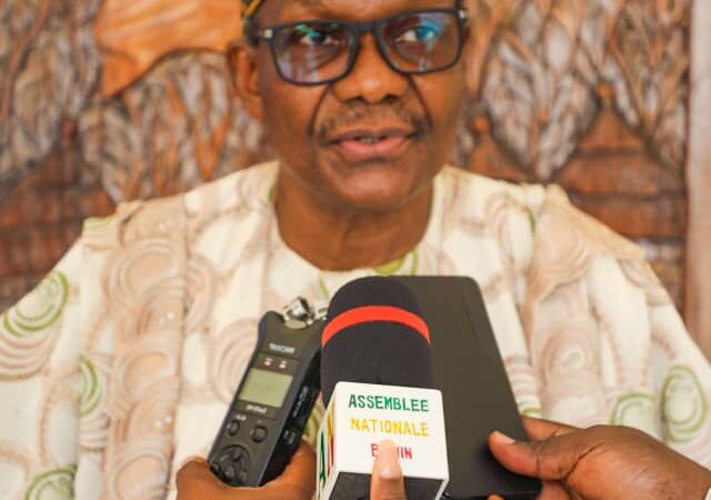 Armées parallèles et pouvoir politique : Le cas Iranien et la leçon béninoise