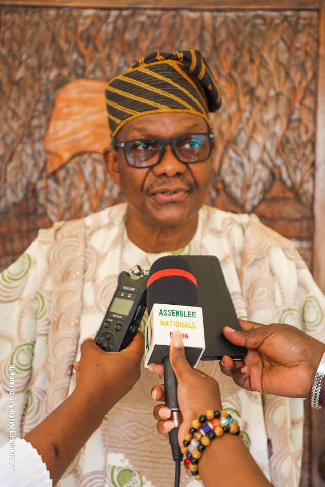 Armées parallèles et pouvoir politique : Le cas Iranien et la leçon béninoise