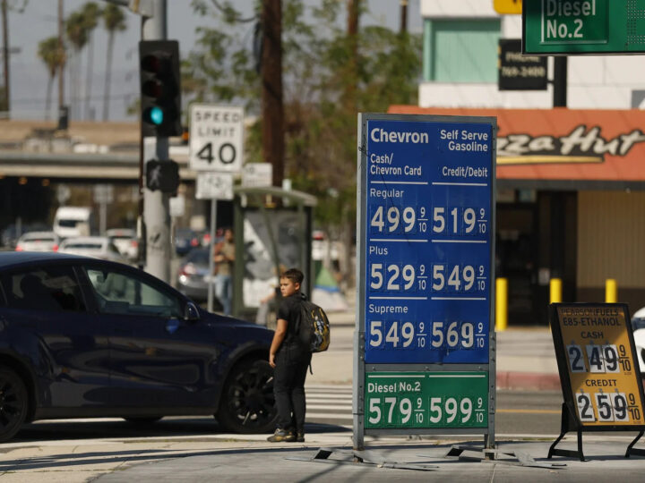 Les États-Unis rétabliront les sanctions sur le pétrole russe lorsque le marché se stabilisera, affirme Trump