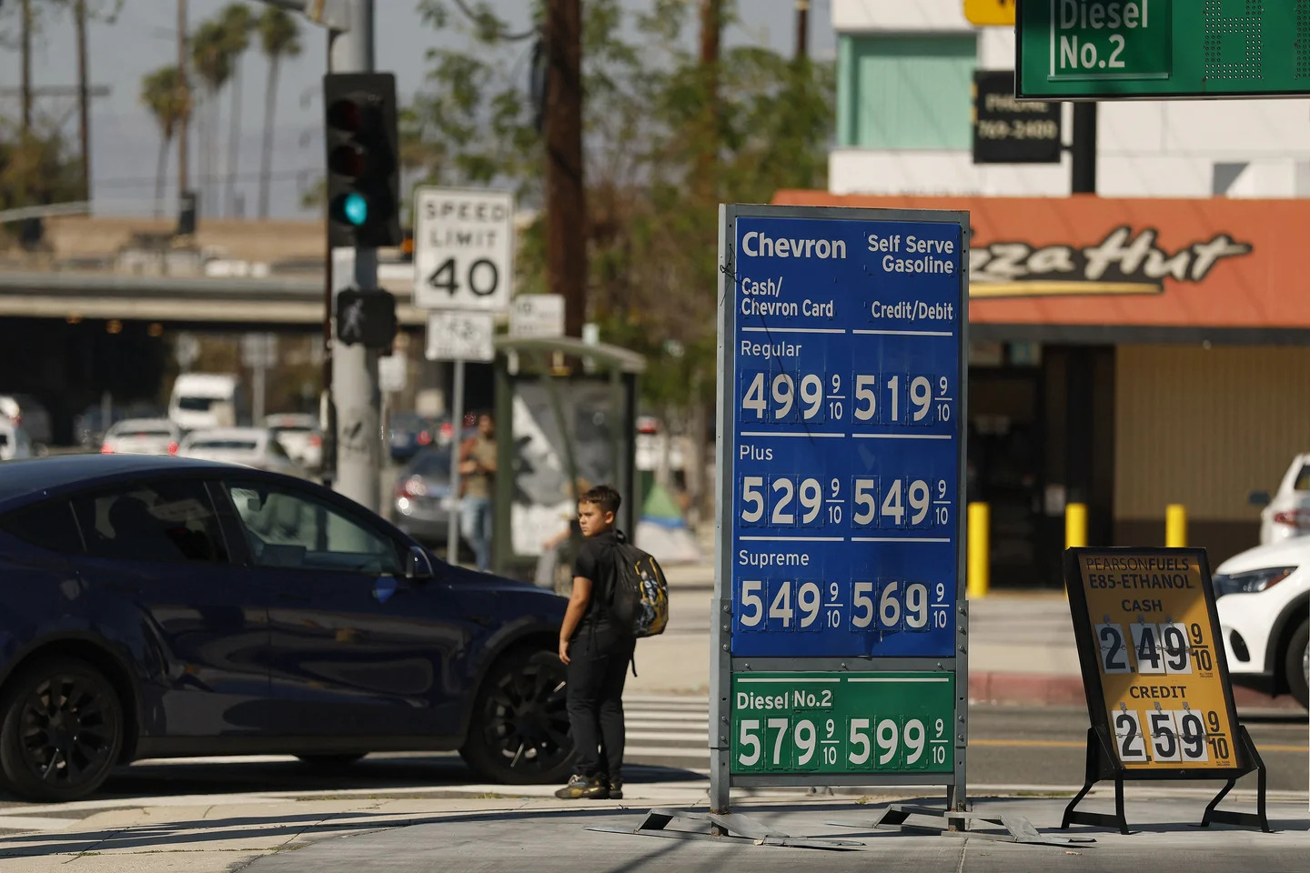 Les États-Unis rétabliront les sanctions sur le pétrole russe lorsque le marché se stabilisera, affirme Trump