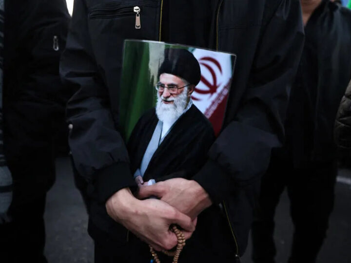 Frappe contre l&rsquo;Iran: Après la mort de Khamenei, Trump promet la poursuite des frappes