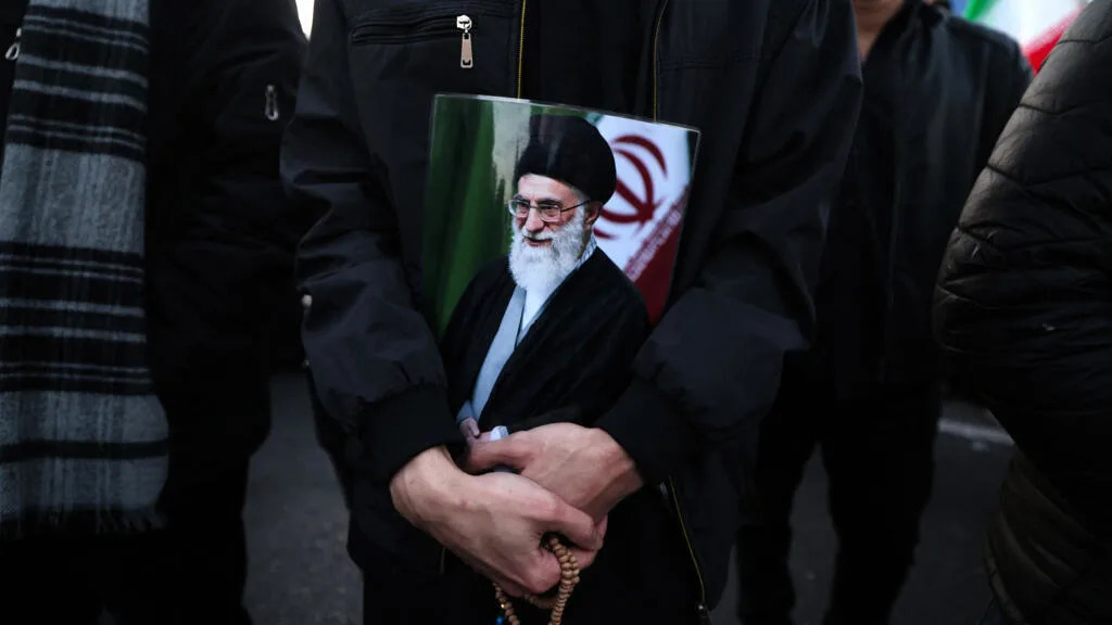 Frappe contre l&rsquo;Iran: Après la mort de Khamenei, Trump promet la poursuite des frappes