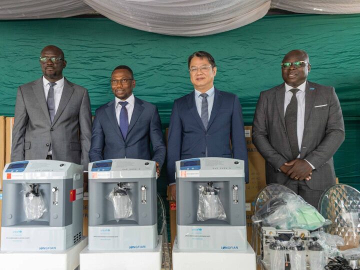 Amélioration de la qualité des soins : Le Bénin réceptionne 600 concentrateurs d’oxygène