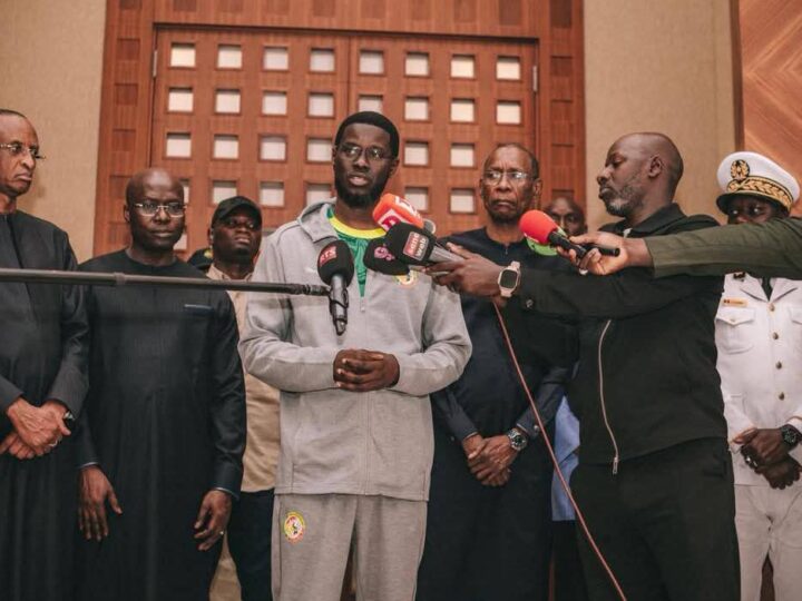 Sénégal : Diomaye Faye accueille à Dakar les supporters graciés par Mohammed VI