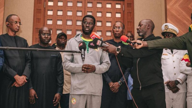 Sénégal : Diomaye Faye accueille à Dakar les supporters graciés par Mohammed VI