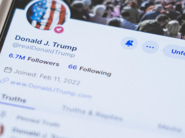 Donald Trump lance un abonnement payant à son réseau social Truth Social, nouvelle controverse aux États-Unis.