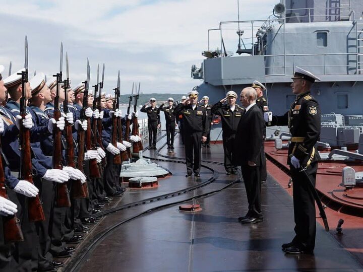 Russie : Poutine affiche la fermeté lors des exercices de la Flotte du Pacifique
