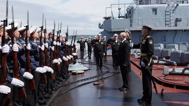 Russie : Poutine affiche la fermeté lors des exercices de la Flotte du Pacifique