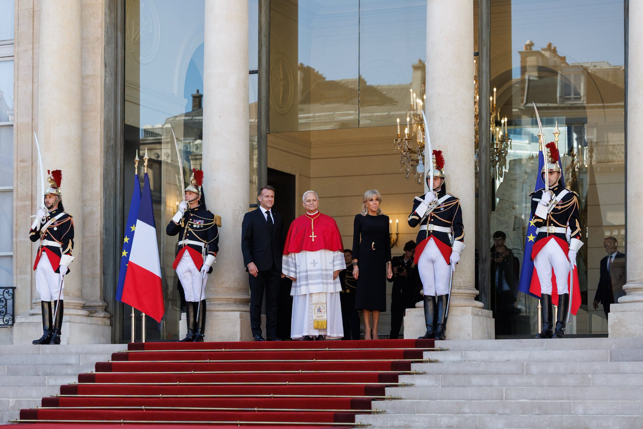 Macron salue la visite de Léon XIV en France
