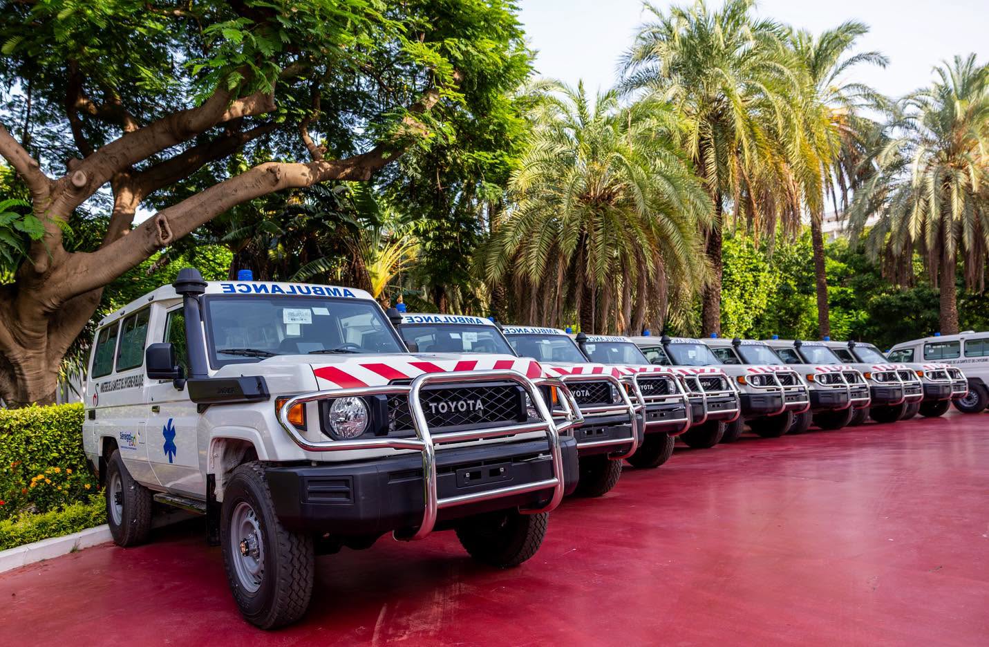 Sénégal : Diomaye Faye reçoit 153 ambulances médicalisées