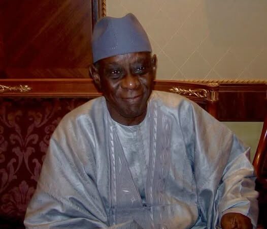 Cheikh Hamidou Kane : Sonko rend hommage à une grande voix