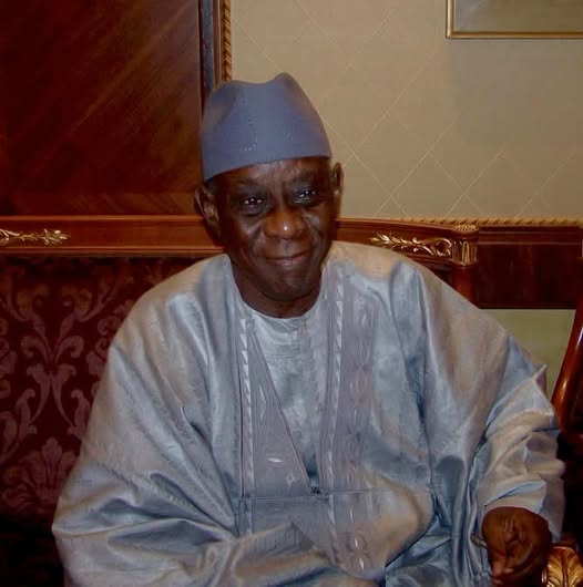 Cheikh Hamidou Kane : Sonko rend hommage à une grande voix