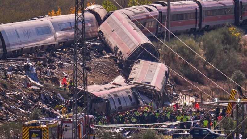 Collision de trains en Espagne : Au moins 68 morts, trois jours de deuil national