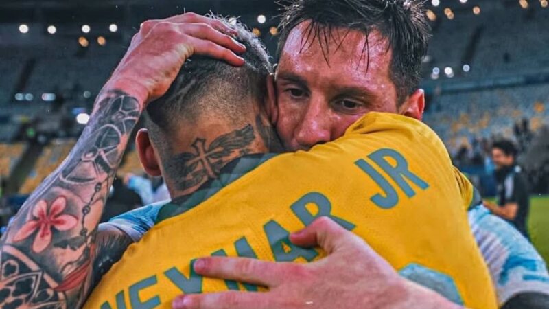 Messi : Neymar rend hommage à une légende du football