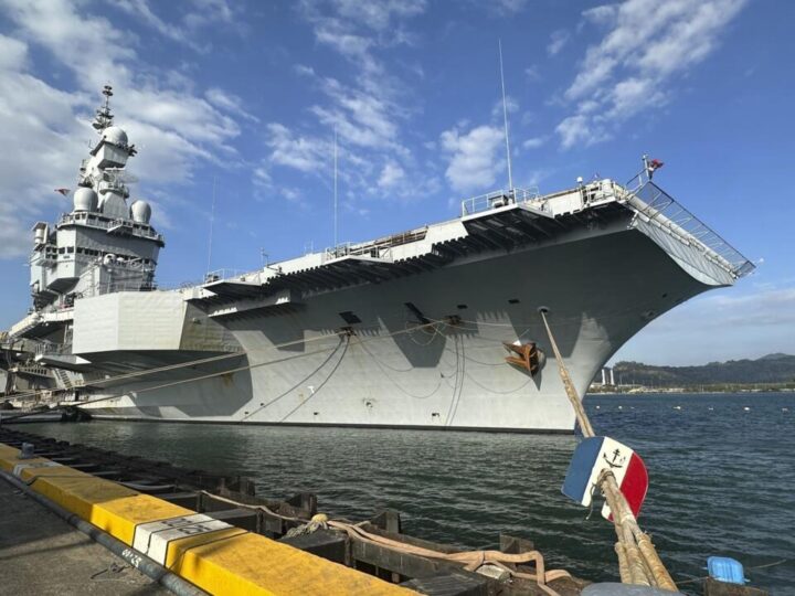 Un incendie maîtrisé à bord du porte-avions français Charles de Gaulle